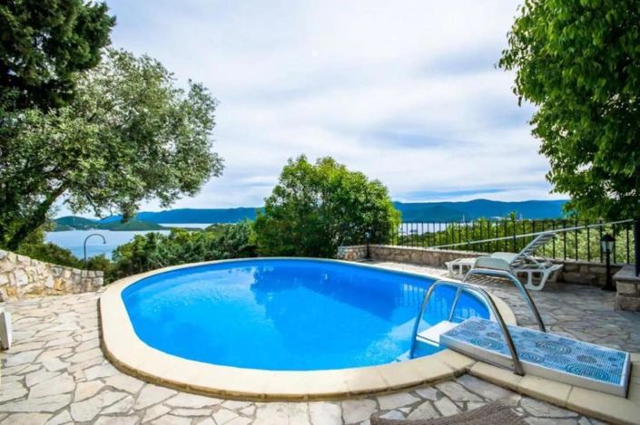 Image No.1-5 Bed Property for sale