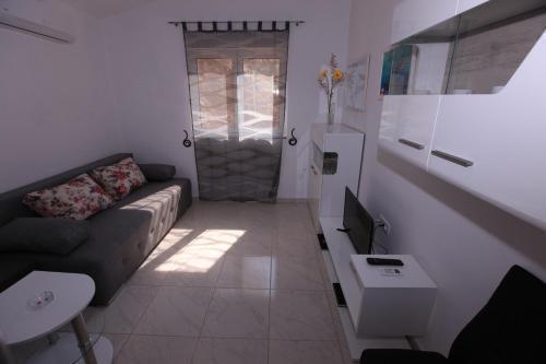 Image No.22-12 Bed Property for sale