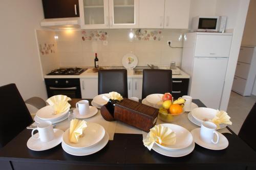 Image No.23-12 Bed Property for sale