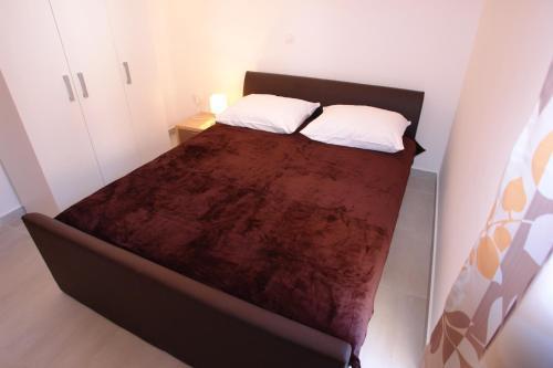 Image No.24-12 Bed Property for sale