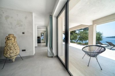 90999-445672
