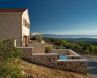 1 - Hvar, Propriété