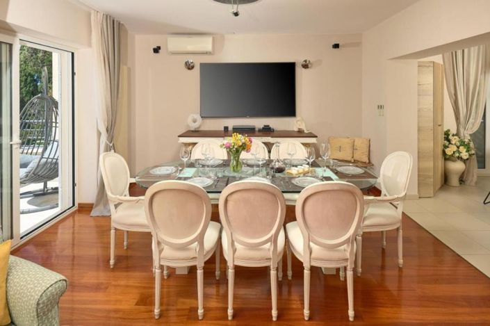 Image No.11-5 Bed Property for sale