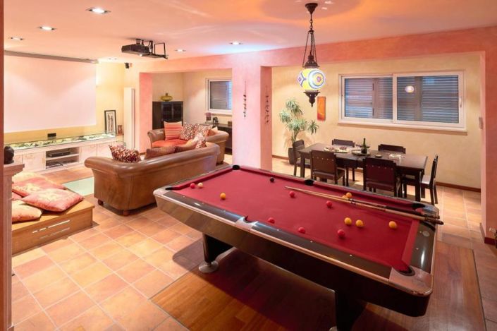 Image No.16-5 Bed Property for sale