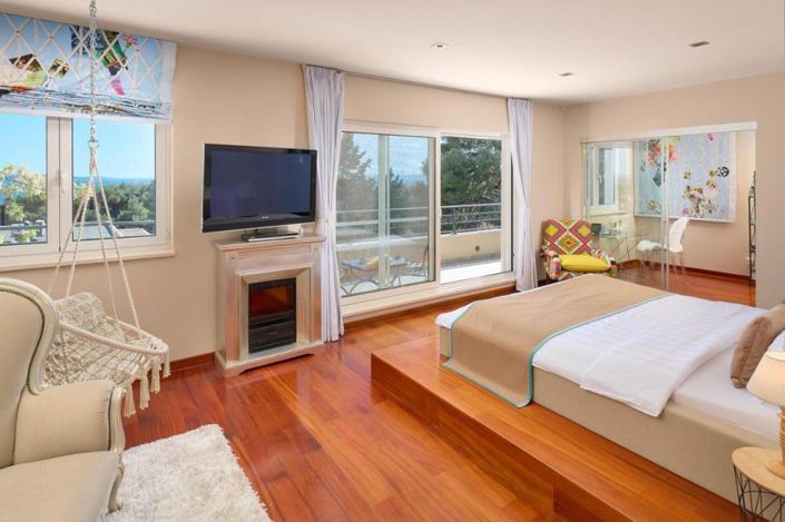 Image No.20-5 Bed Property for sale