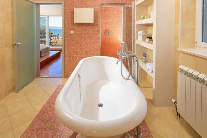 Image No.23-5 Bed Property for sale