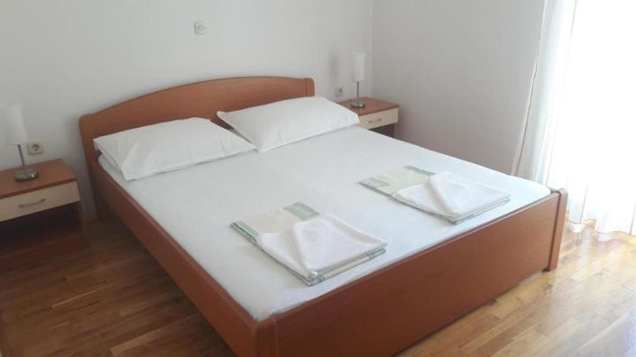 Image No.14-12 Bed Property for sale