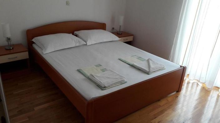 Image No.18-12 Bed Property for sale