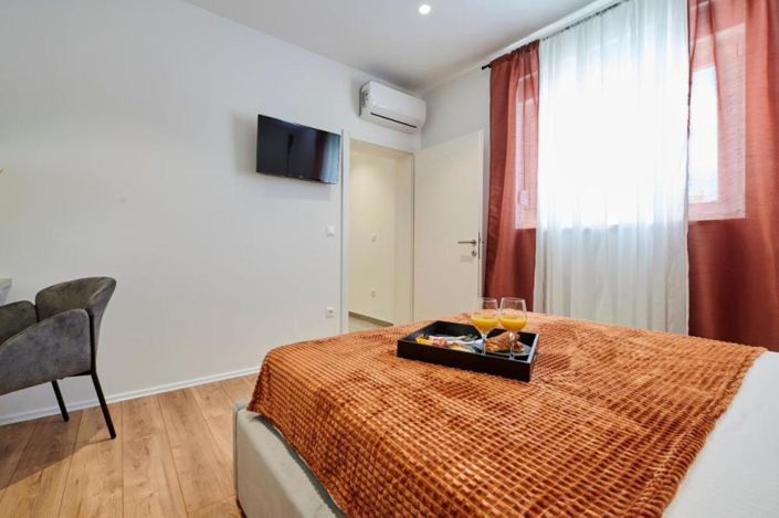 Image No.14-4 Bed Property for sale