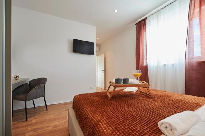 Image No.22-4 Bed Property for sale