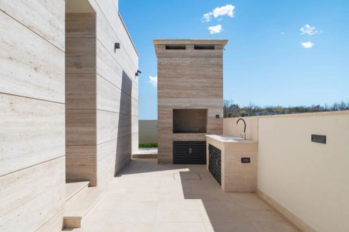 Image No.11-4 Bed Property for sale