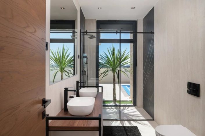 Image No.12-4 Bed Property for sale