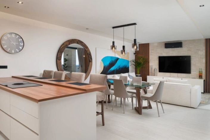 Image No.15-4 Bed Property for sale