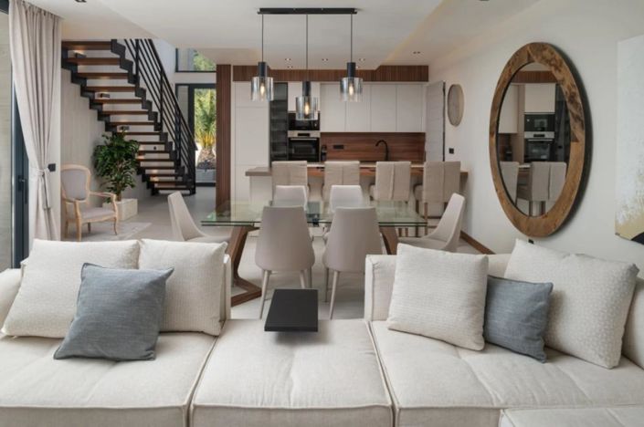 Image No.16-4 Bed Property for sale