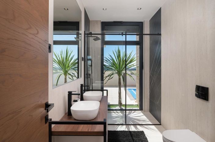 Image No.18-4 Bed Property for sale