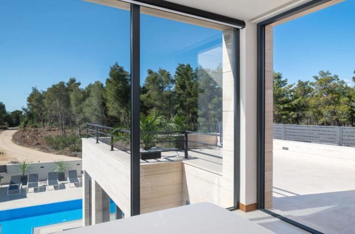 Image No.7-4 Bed Property for sale