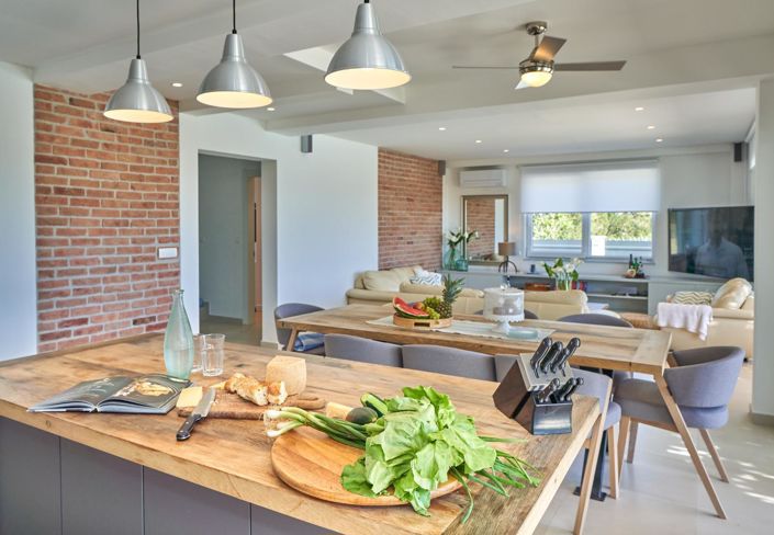 Image No.6-4 Bed Property for sale