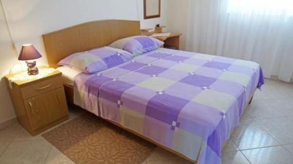 Image No.12-9 Bed Property for sale