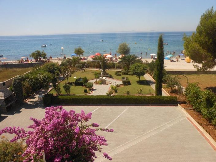 Image No.17-9 Bed Property for sale