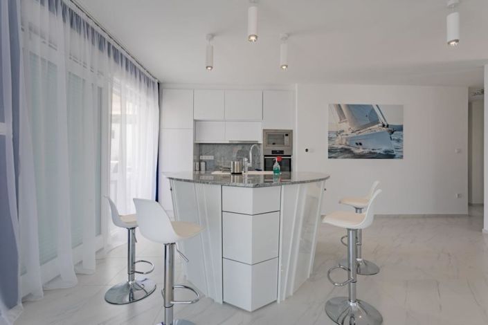 Image No.20-4 Bed Property for sale