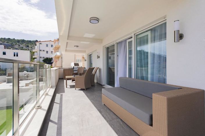 Image No.23-4 Bed Property for sale