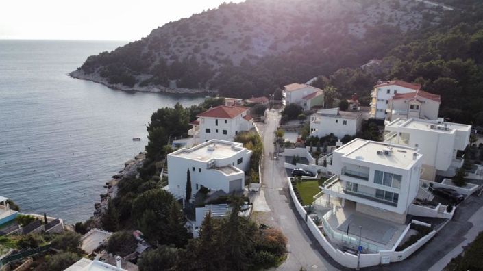 Image No.4-4 Bed Property for sale