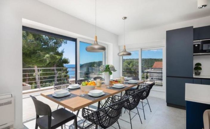 Image No.11-5 Bed Property for sale