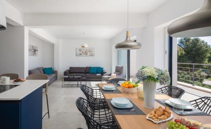 Image No.13-5 Bed Property for sale