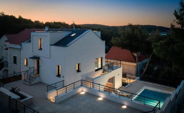 Image No.25-5 Bed Property for sale