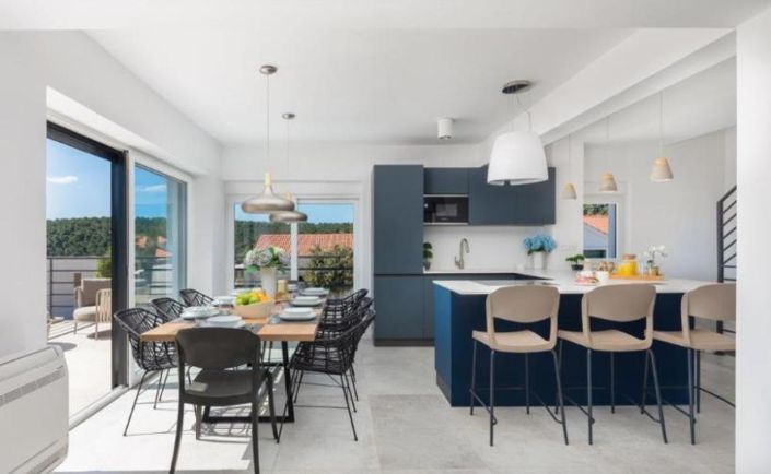 Image No.9-5 Bed Property for sale