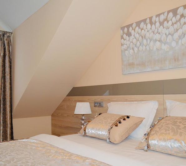 Image No.11-20 Bed Property for sale