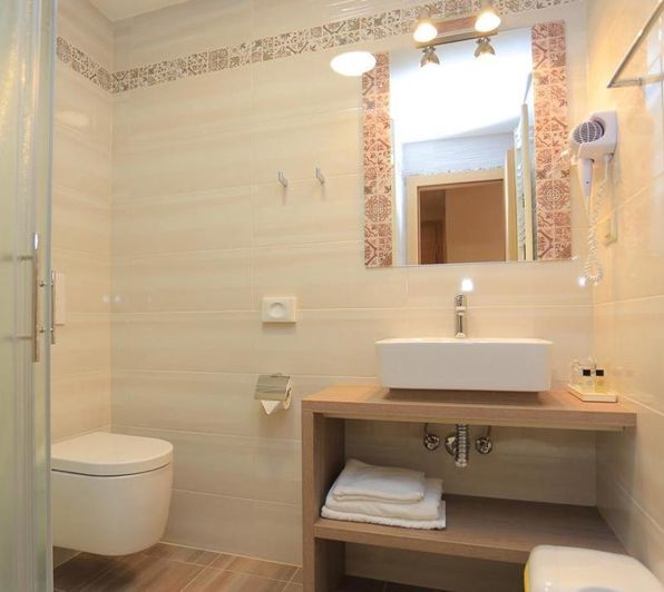 Image No.12-20 Bed Property for sale