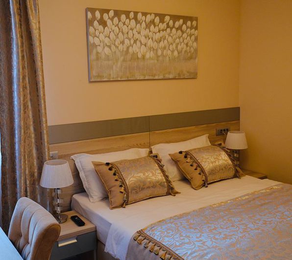 Image No.13-20 Bed Property for sale