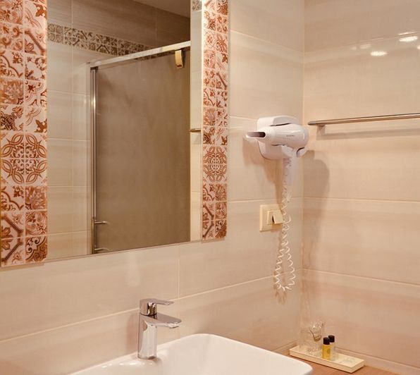 Image No.15-20 Bed Property for sale