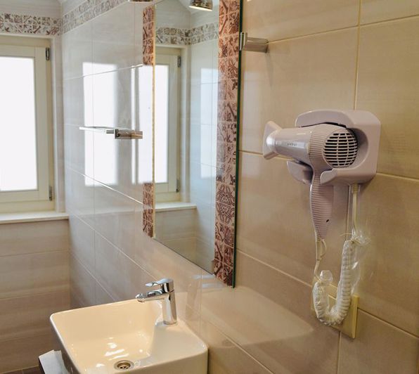 Image No.20-20 Bed Property for sale