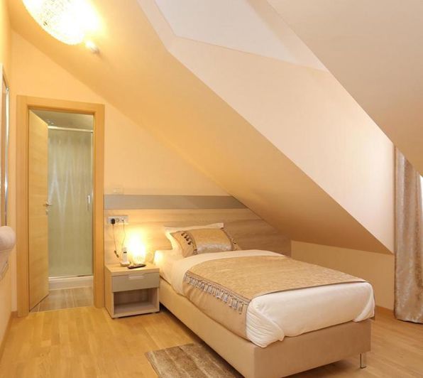 Image No.21-20 Bed Property for sale