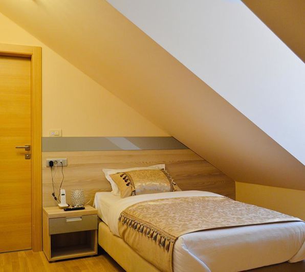 Image No.24-20 Bed Property for sale