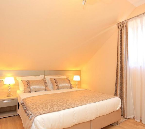 Image No.6-20 Bed Property for sale