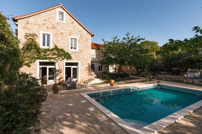 Image No.1-Propriété de 4 chambres à vendre à Hvar