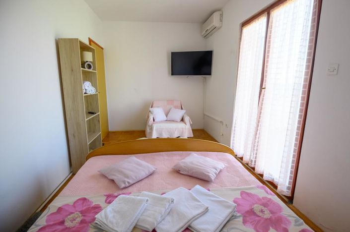 Image No.11-6 Bed Property for sale