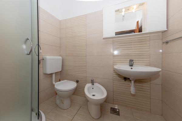 Image No.19-6 Bed Property for sale