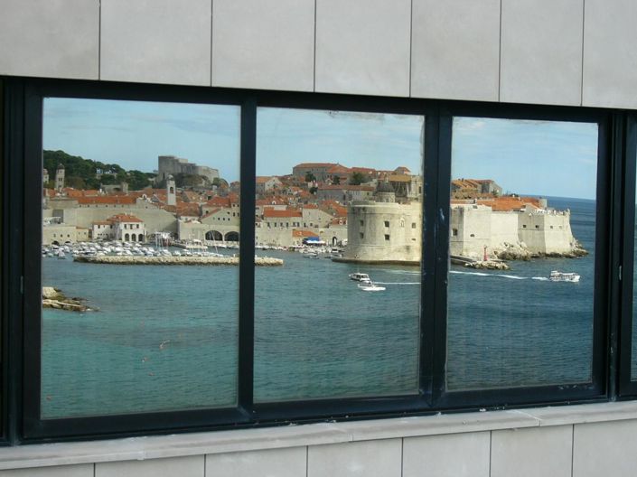Image No.12-2 Bed Property for sale