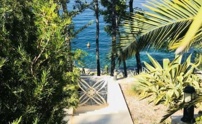 Image No.22-7 Bed Property for sale