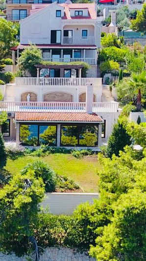 Image No.25-7 Bed Property for sale