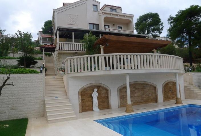 Image No.9-7 Bed Property for sale