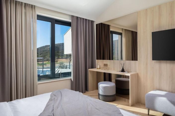 Image No.13-5 Bed Property for sale