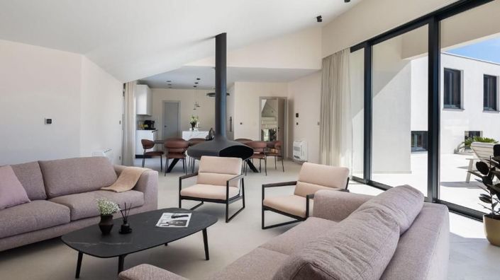 Image No.23-5 Bed Property for sale