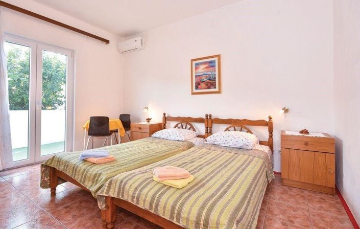 Image No.14-6 Bed Property for sale