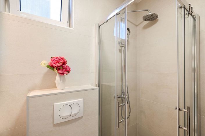 Image No.17-4 Bed Property for sale