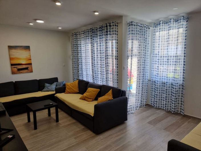 Image No.11-5 Bed Property for sale